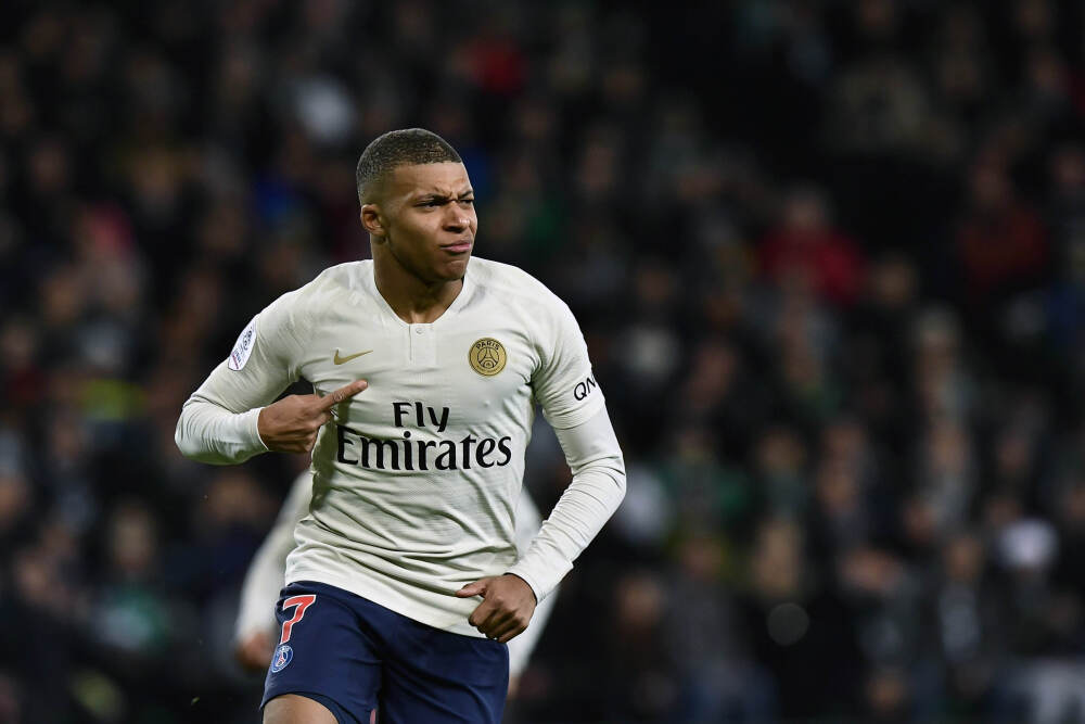 “潮燃华蓥”迎新狂欢夜上演 非遗与科技点亮城市夜空